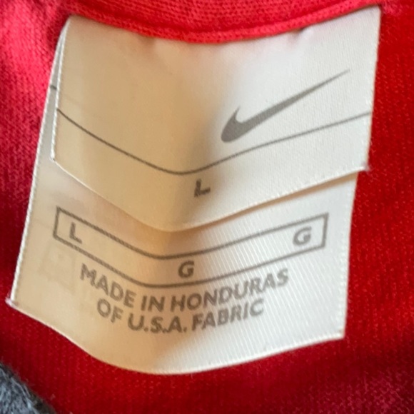 Nike Men's Red and Black Short Sleeve Tee - Picture 3 of 5